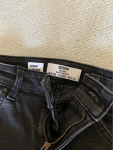 Bershka Siyah dar paça pantolon