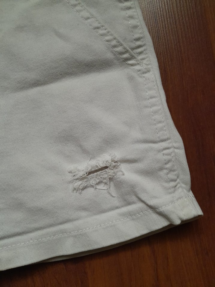 Bej Düğmeli Kadın Mini Şort - Görsel 4