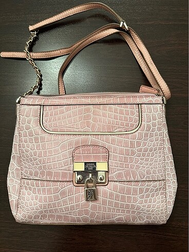 Guess Pembe Çapraz Çanta