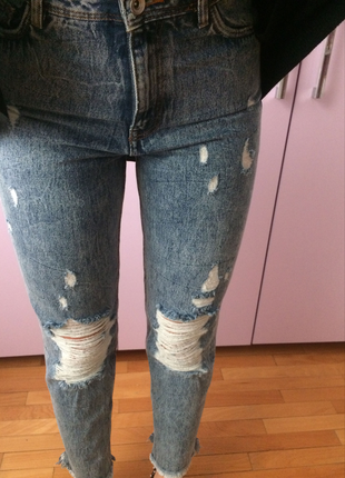 Zara Distressed Mom Jean ??