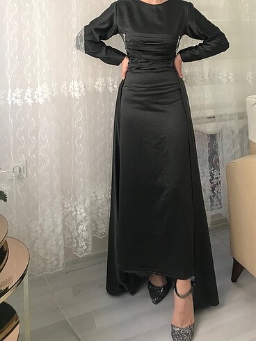 Kuyruklu saten abiye