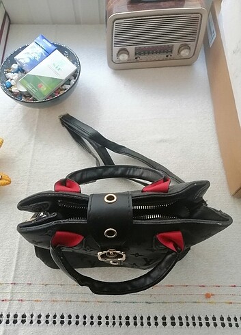 Siyah yarı parlak çanta - Görsel 3
