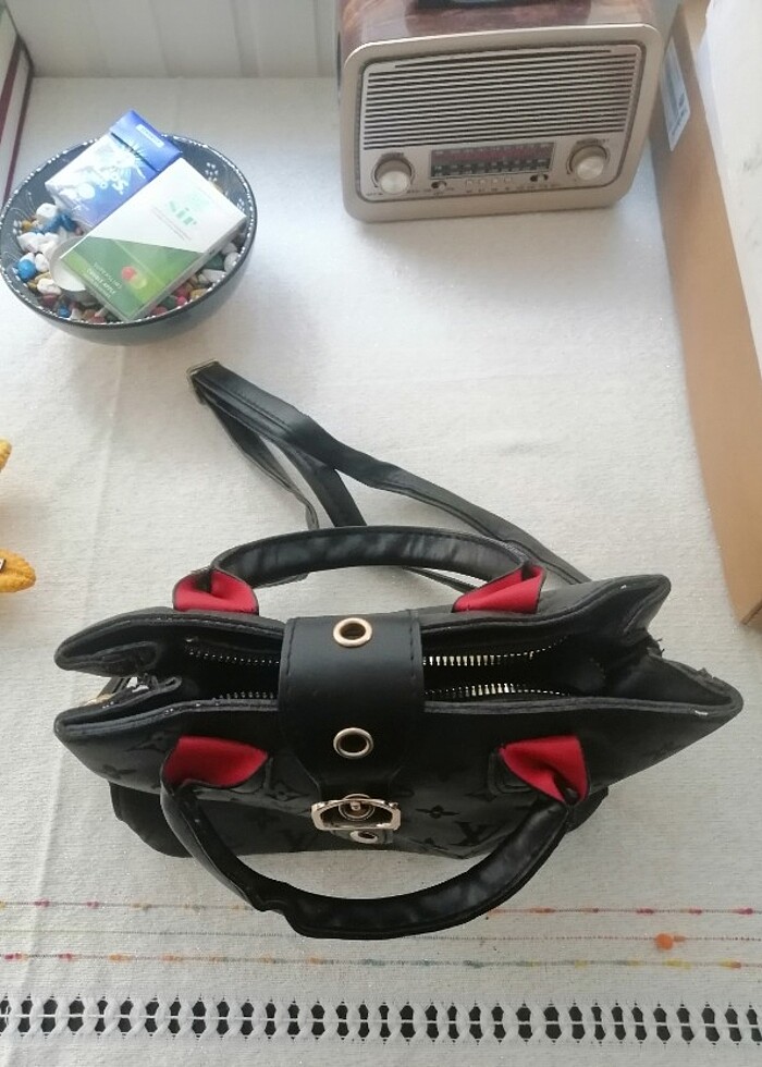 Siyah yarı parlak çanta  - Görsel 3