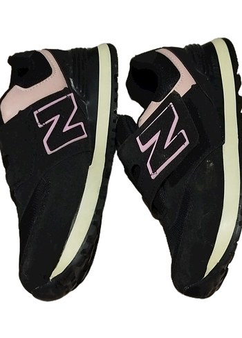 Diğer Kız Çocuk Siyah-Pembe New Balance Spor Ayakkabı
