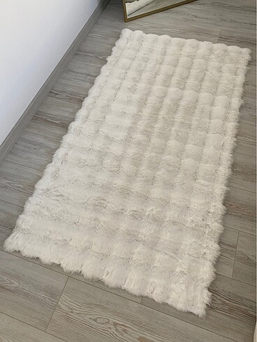 Peluş halı