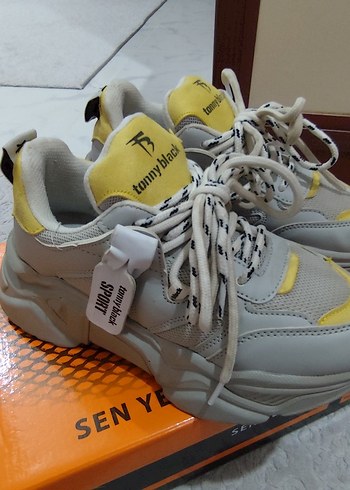 New Balance Sarı Gri Elastik Bağcıklı Spor Kadın Sneaker