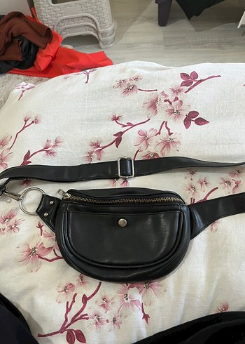 Bershka Bel Omuz Çantası Siyah