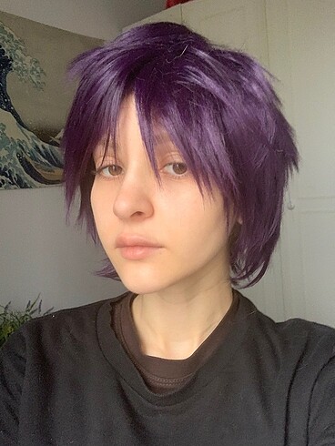 Mor kısa peruk + nyx ruj