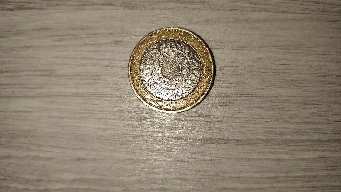 Two pounds 1998 tarihli - Görsel 2