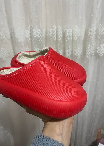 Çocuk Kırmızı Ev Terliği Velcro Bağlantılı - Görsel 2