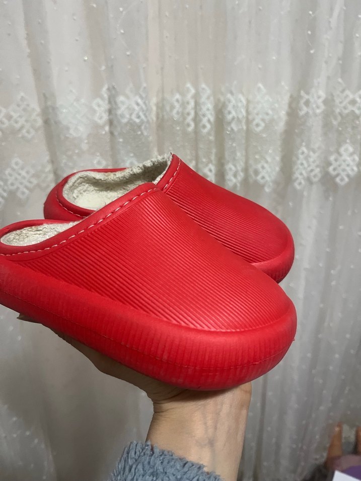 Çocuk Kırmızı Ev Terliği Velcro Bağlantılı - Görsel 2