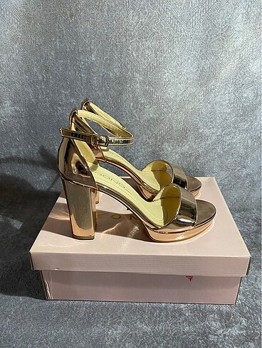 Rose Gold Metalik Topuklu Ayakkabı