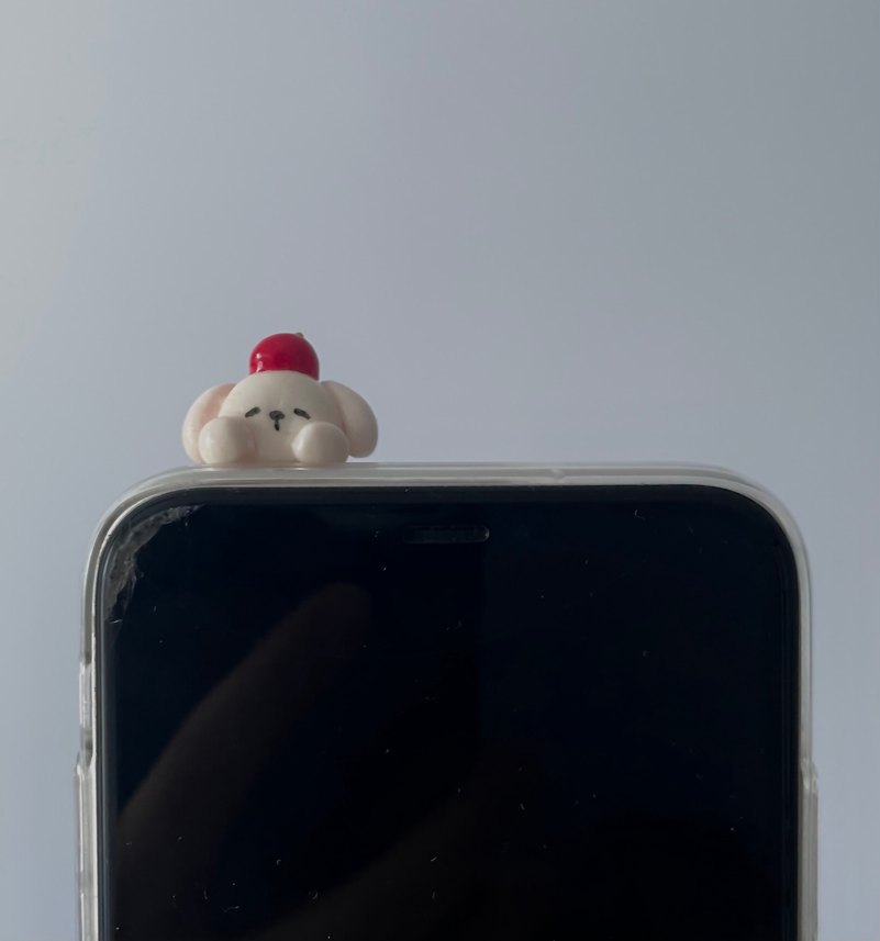 Elmalı Beyaz Köpek Telefon Aksesuarı - Görsel 3