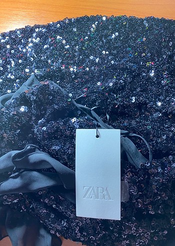 Zara kısa pullu fırfırlı elbise - Görsel 4