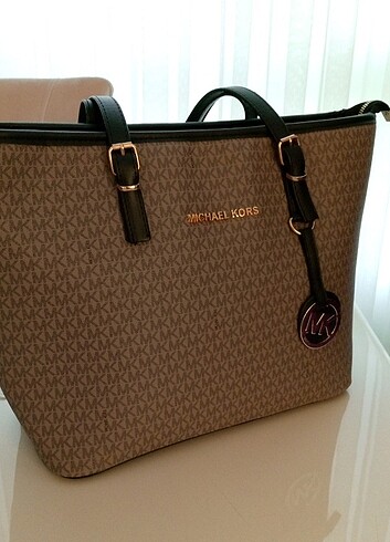 Michael Kors kol çantası 