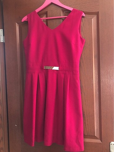 Pembe elbise