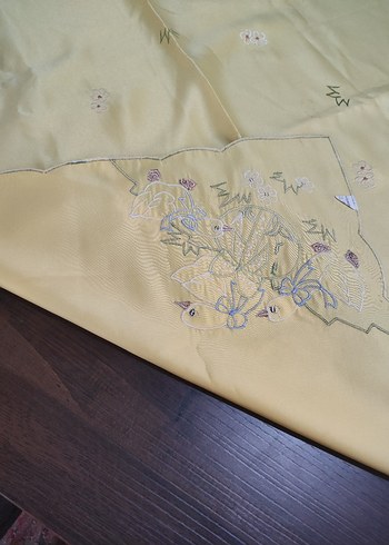 Almanya'dan Sarı Nakışlı Pastel Masa Örtüsü - Görsel 3