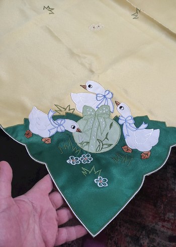 Almanya'dan Sarı Nakışlı Pastel Masa Örtüsü - Görsel 2