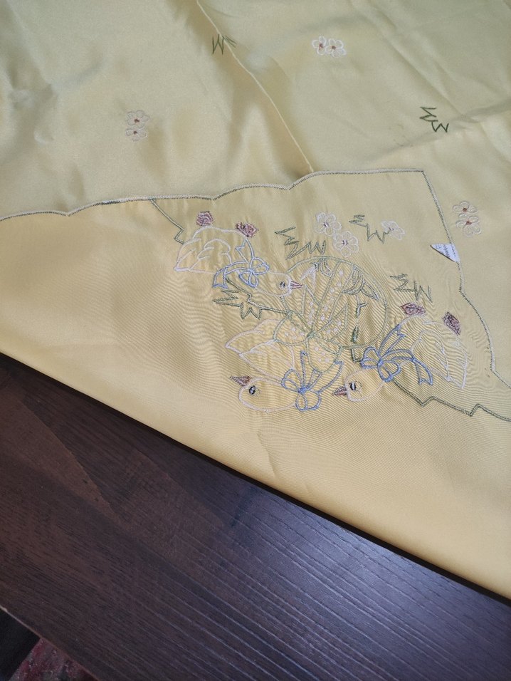 Almanya'dan Sarı Nakışlı Pastel Masa Örtüsü - Görsel 3