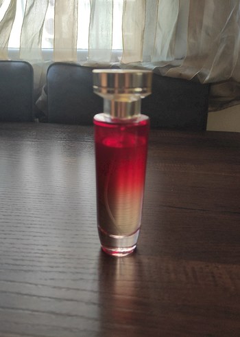 Avon Alpha Kırmızı Şişede Parfüm