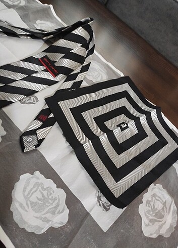  Beden çeşitli Renk Pierre Cardin kravat mendil takim