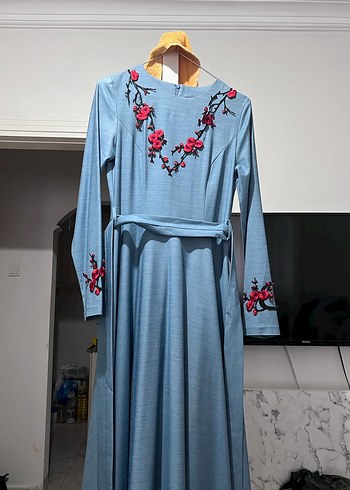 Uzun Kollu Mavi Nakışlı Bohem Elbise - Görsel 2