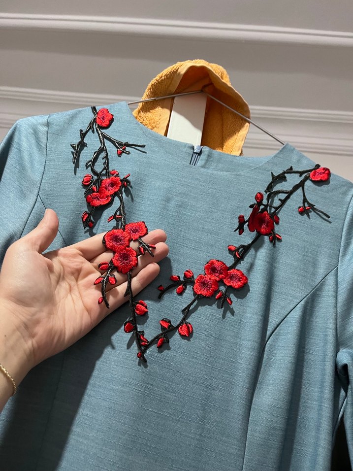 Uzun Kollu Mavi Nakışlı Bohem Elbise - Görsel 4