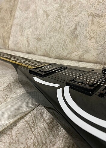 Beden Renk V kasa elektro gitar