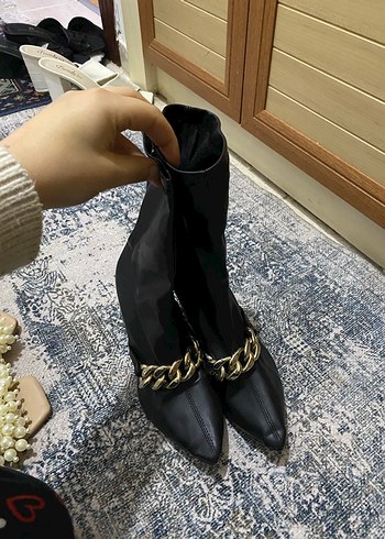 Kadın Siyah Zincir Detaylı Deri Topuklu Bot - Görsel 4