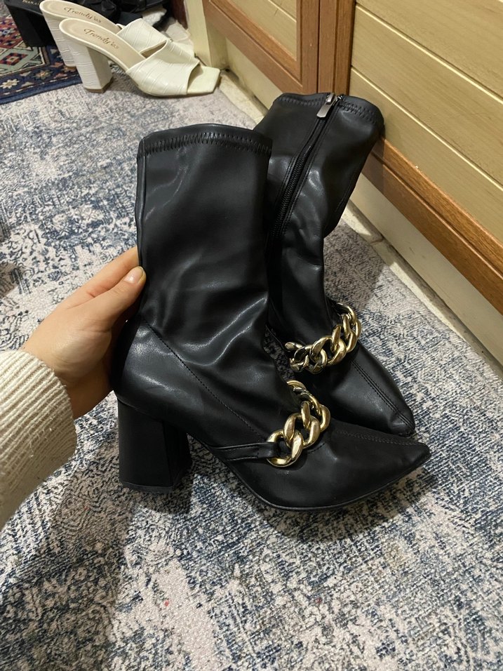 Kadın Siyah Zincir Detaylı Deri Topuklu Bot - Görsel 2