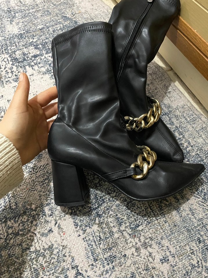 Kadın Siyah Zincir Detaylı Deri Topuklu Bot - Görsel 3