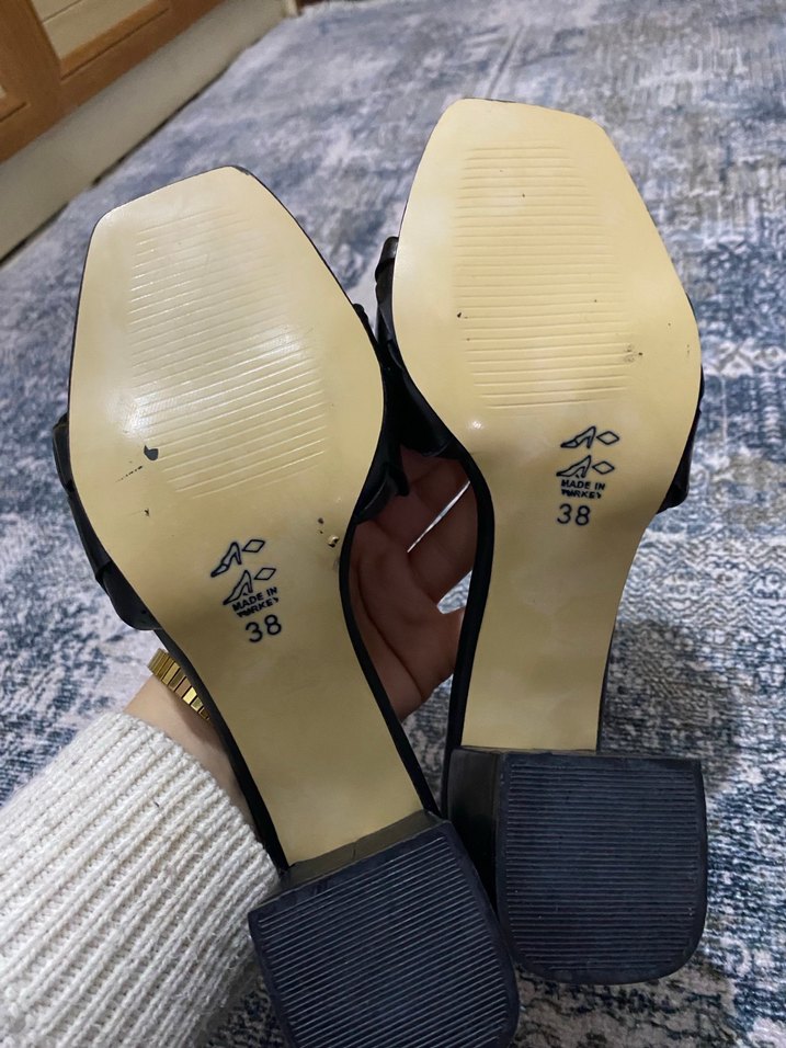 Kadın Siyah Yılan Desenli Topuklu Terlik - Görsel 3