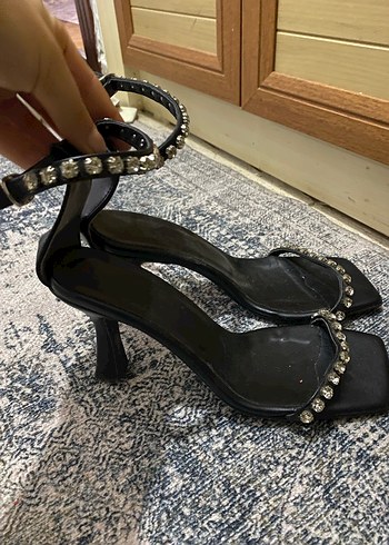 Siyah Taşlı İnce Topuklu Kadın Ayakkabı - Görsel 2