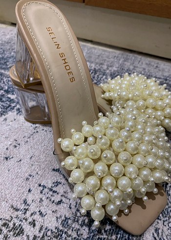İnci İşlemeli Beyaz Topuklu Kadın Ayakkabı - Görsel 3