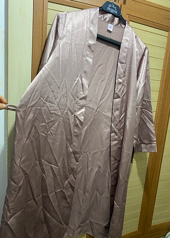 Bej Parlak Kadın Uzun Bornoz - Görsel 3