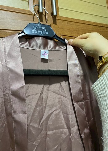 Bej Parlak Kadın Uzun Bornoz - Görsel 4