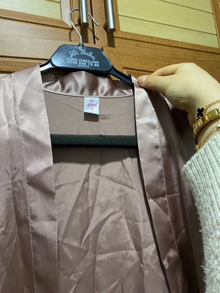 Bej Parlak Kadın Uzun Bornoz - Görsel 4