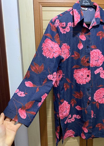 Pembe Çiçek Desenli Düğmeli Kadın Denim Gömlek - Görsel 3