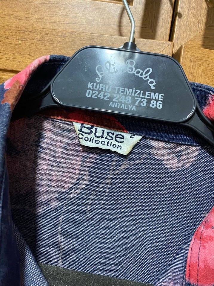 Pembe Çiçek Desenli Düğmeli Kadın Denim Gömlek - Görsel 4