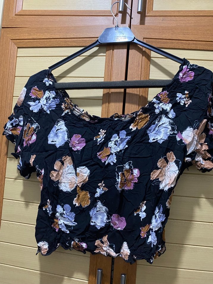 Kadın Siyah Çiçekli Mini Bluz - Görsel 2