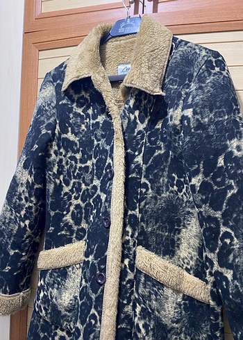 Kahverengi Yılan Desenli Uzun Kadın Kaban - Görsel 4