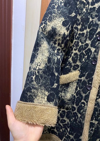 Kahverengi Yılan Desenli Uzun Kadın Kaban - Görsel 2