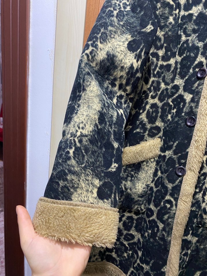 Kahverengi Yılan Desenli Uzun Kadın Kaban - Görsel 2