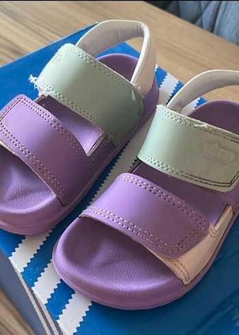 Mor ve Pastel Toka Detaylı Kız Sandalet
