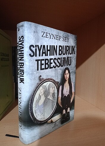 Siyahın Buruk Tebessümü