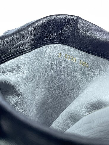 38 Beden siyah Renk PreLoved Çizme %70 İndirimli.