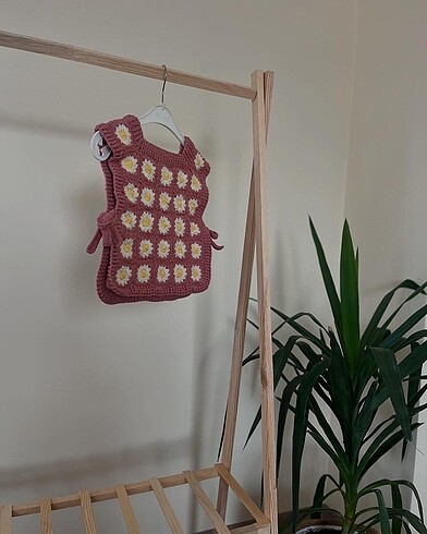Papatyalı önlük süveter yandan bağlamalı
