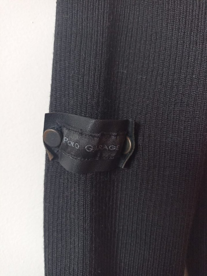 Düğmeli Siyah V Yaka Yünlü Triko Hırka - Görsel 3