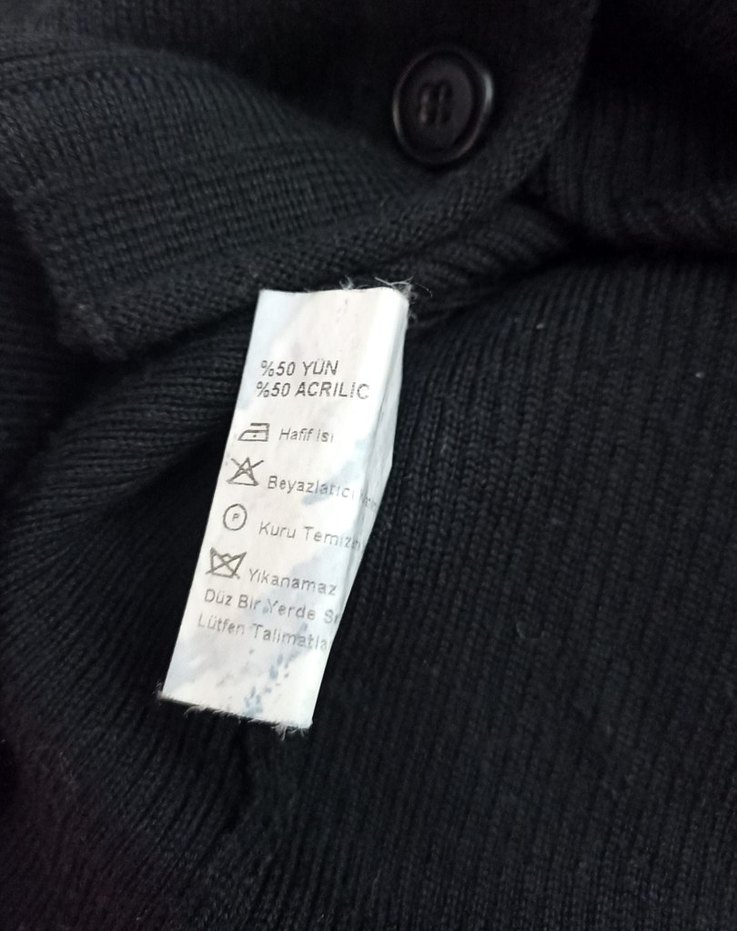Düğmeli Siyah V Yaka Yünlü Triko Hırka - Görsel 5