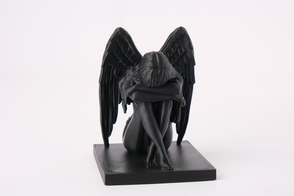 Siyah Kanatlı Melek Figürü - Görsel 2